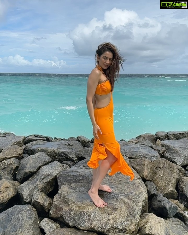 Rakul Preet Singh Instagram - Mermaid 🍊🧡 @makeplansholidays @patinamaldives #makeplansholidays #patinamaldives Patina Maldives