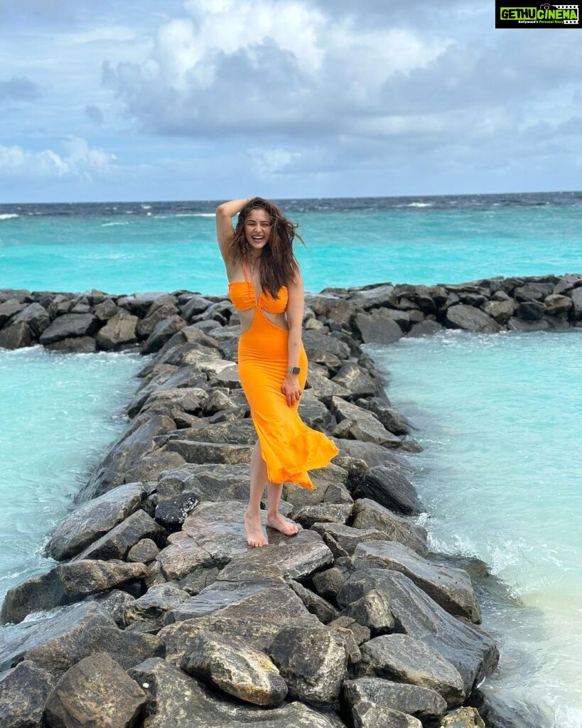Rakul Preet Singh Instagram - Mermaid 🍊🧡 @makeplansholidays @patinamaldives #makeplansholidays #patinamaldives Patina Maldives