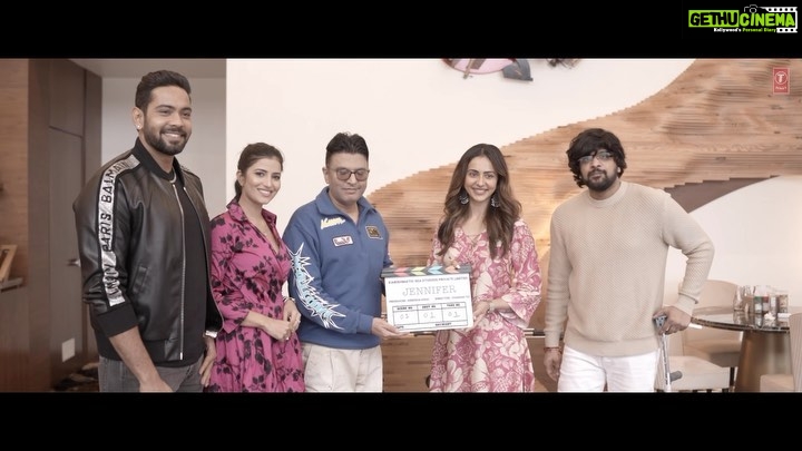 Rakul Preet Singh Instagram - Congratulations brooooo @aman01offl for the launch of your film..I started my journey with @tseriesfilms and I hope this is the beginning of beautiful things for you too 😁😁 wishing the entire team of #jennifer all the best .. #BhushanKumar #KrishanKumar @tseriesfilms @tseries.official @shivchanana @neerajkalyan24 #jennifer @aman01offl @karishmaticseastudios @krieshakoul