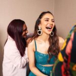 Rakul Preet Singh Instagram - Mirror mirror on the wall .. I truly have the maddest team of them all 💙💙. #danceperformanceready