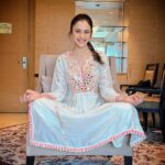 Rakul Preet Singh Instagram - Meditate anywhere , everywhere even if it’s a chair 😜 and swipe to see the result 😁 🧘‍♀️#happyworldmeditationday