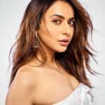 Rakul Preet Singh Instagram - If I were a color I bet I would be white 🤍🤍 for @iifa press conference Outfit - @ndsthelabel Jewellery - @Anmoljewellers @diamoantinafinejewels Shoes- @aldo Styled by - @stylebyami @garimagarg1410 @styledbyraghav Makeup @im__sal Hair @aliyashaik28 Shot by @kaasastudio