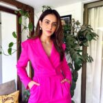 Rakul Preet Singh Instagram - Just chilling and smiling and feeling pink 💕