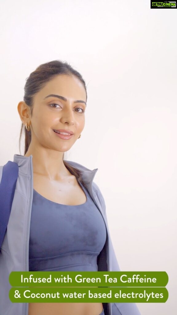 Rakul Preet Singh Instagram - Melts Instant Energy gives me the edge I need to power through my day, whether it’s work, meetings, or just day-to-day hustle. 💪🏼💖 @wellbeing.nutrition #MeltsInstantEnergy #WellbeingNutrition #Health #Workout #Health #Wellness #Workout #ad