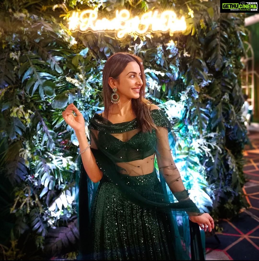 Rakul Preet Singh Instagram - Naach gaana and bling 🤍 #familywedding