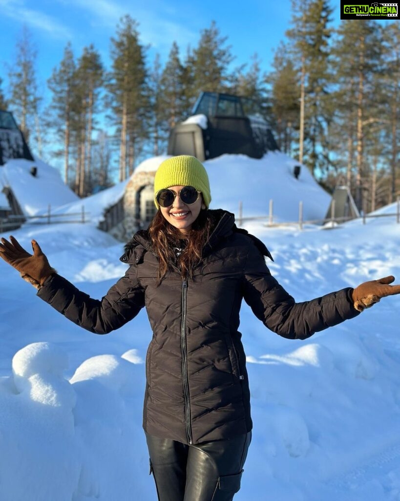 Rakul Preet Singh Instagram - Say cheese while you freeze 💕💕 @ourfinland @visitrovaniemi @apukkaresort @fameistastudios #vacaymode #finlanddiaries Apukka Resort Rovaniemi