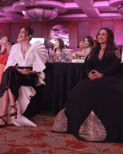 Rakul Preet Singh Instagram - A night of glamour and lots of style at #pinkvillastyleawardsseason2 ❤️ thankyou @pinkvilla for the #superstylishyouthicon award.. thanks to everyone who has helped me evolve my style and works non stop to bring the best out of me ❤️❤️