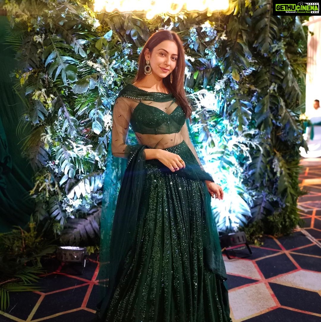 Rakul Preet Singh Instagram - Naach gaana and bling 🤍 #familywedding
