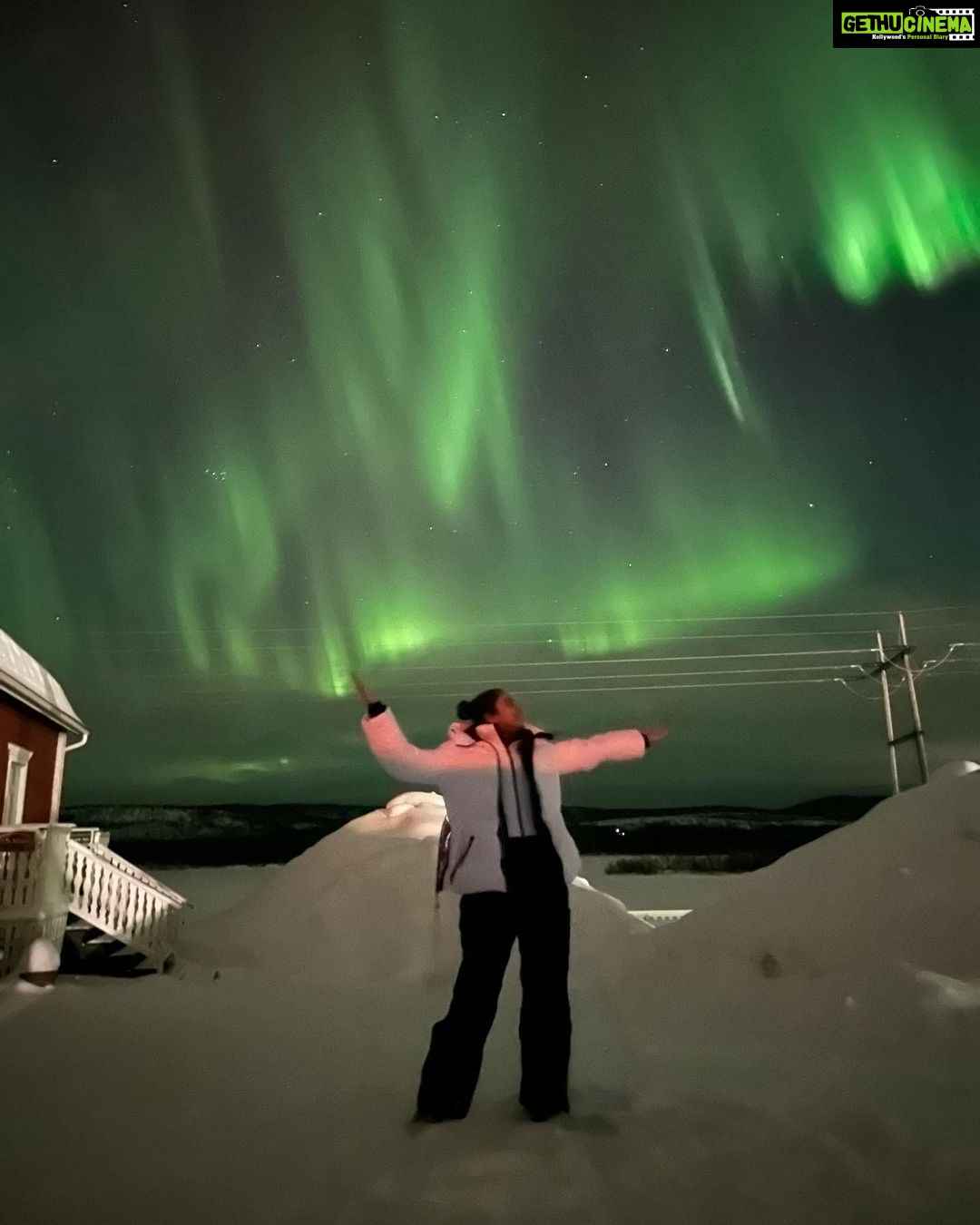 Rakul Preet Singh - 1.4 Million Likes - Dancing through the northern lights 💜 a night so magical , a night so blessed 💜 grateful 😇
@ourfinland @visitrovaniemi @apukkaresort @fameistastudios