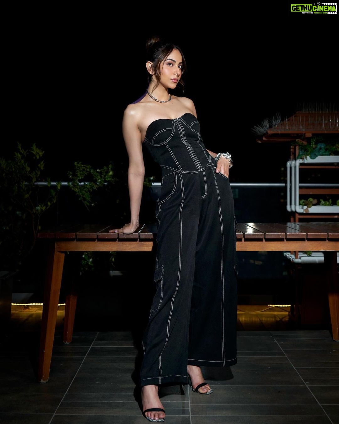 Rakul Preet Singh Instagram - Somedays just don’t go your way but thats fine .. from fever , puffy face to a neck spasm but nothing should stop you from putting on some glam.. it’s ok sometimes to not look your best or feel ur best .. after all who defines best 😝 #selflove #showmustgoon