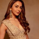 Rakul Preet Singh Instagram – Desi never goes wrong 💕 

Outfit- @taruntahiliani 
Earring – @silverbycuriocottage 
Ring- @minerali 
Juttis- @fizzygoblet
Styled by @stylebyami with @garimagarg14