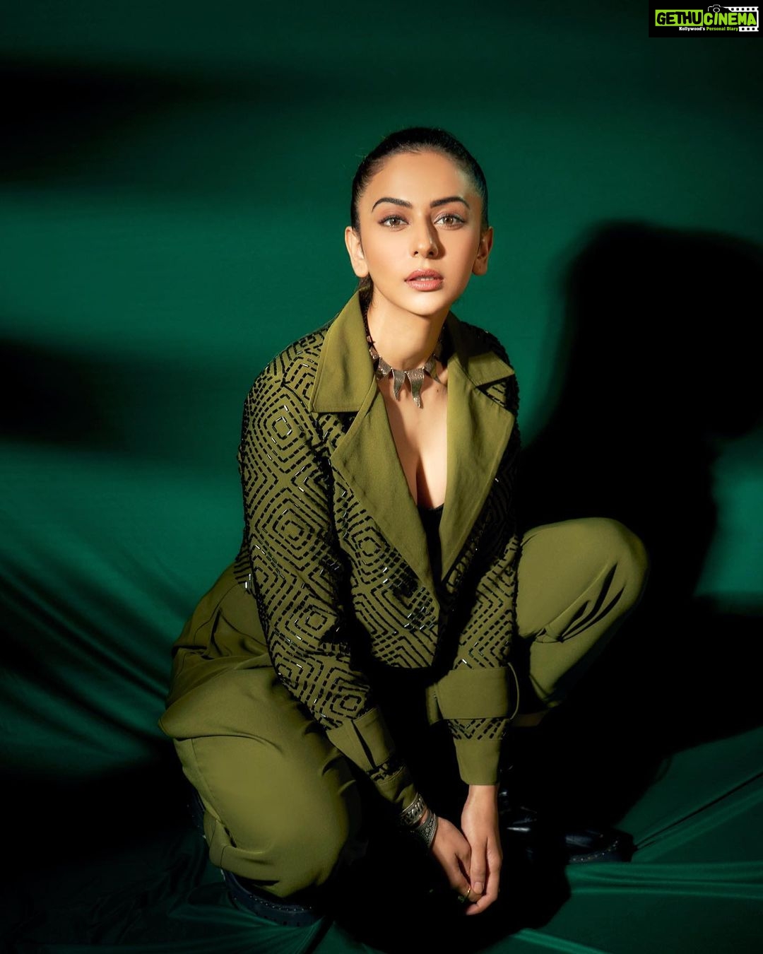 Rakul Preet Singh Instagram - What are you looking at ? 💜