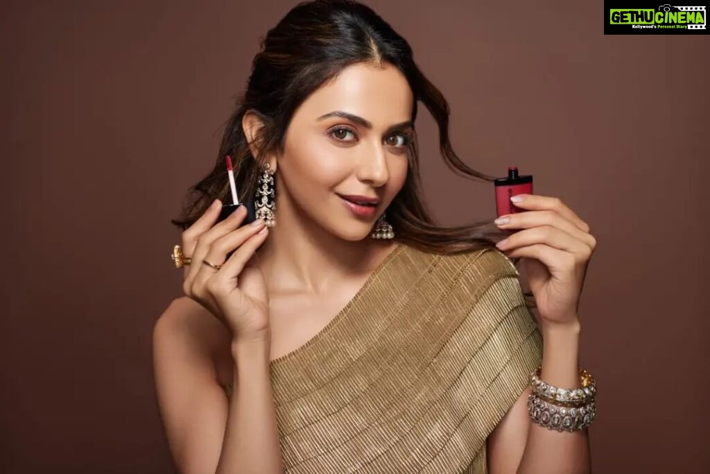 Rakul Preet Singh Instagram - Is shaadi ke season mein, get a picture perfect pout with Coloressence Intense Liquid Lip Colors, which give a matte finish and 9-hour stay. . #rakulxcoloressence #festivewithcoloressence #shaadikaseason