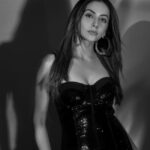 Rakul Preet Singh Instagram - Black and bling 🖤