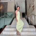 Rakul Preet Singh Instagram - For the Economic Times forum 💛 Outfit @mystiqueroseofficial @vandafashionagency Earrings @ferragamo @viangevintage Heels @aldo_shoes Styled by @anshikaav Hair @aliyashaik28 Makeup @im__sal