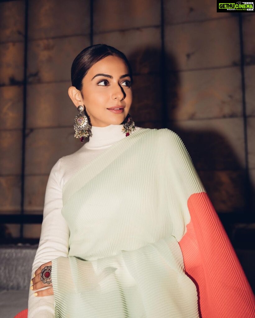 Rakul Preet Singh Instagram - Strong women don’t have attitude, they have standards 💜 #weekendthoughts