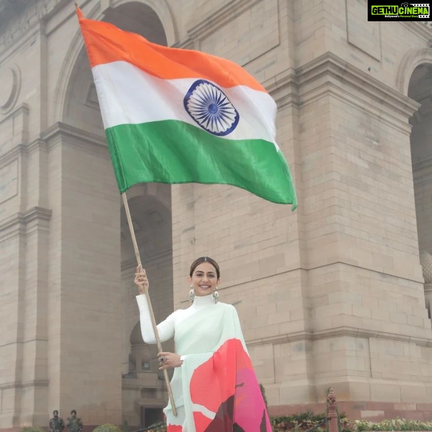 Rakul Preet Singh Instagram - #RepublicDay: For actor Rakul Preet Singh, Republic Day comes with a lot of emotions and nostalgia as it takes her back to the time when she watched the parade on television with her family. She is proud to accept that we, as a country, understand the meaning of celebrating the day in its true essence. “Whenever it has anything to do with any patriotic event or day, I feel very proud. I’m actually a hardcore patriotic person coming from an army background,” says Rakul as she poses at the India Gate exclusively for HT City. Interview by: @sugandharawal @hindustantimes Photos by @manojverma.4 #rakulpreetsinghofficial #rakulpreetsingh #republicdayindia #republicday #patriotism #indiagate #nationalflag #tricolor #HTCity #HTCityshowbiz #Instagramalgorithm #Bollywood #bollywoodnews #bollywoodupates