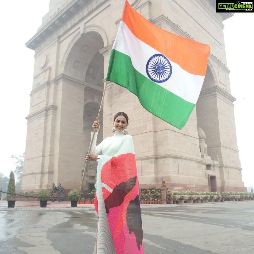 Rakul Preet Singh Instagram - #RepublicDay: For actor Rakul Preet Singh, Republic Day comes with a lot of emotions and nostalgia as it takes her back to the time when she watched the parade on television with her family. She is proud to accept that we, as a country, understand the meaning of celebrating the day in its true essence. “Whenever it has anything to do with any patriotic event or day, I feel very proud. I’m actually a hardcore patriotic person coming from an army background,” says Rakul as she poses at the India Gate exclusively for HT City. Interview by: @sugandharawal @hindustantimes Photos by @manojverma.4 #rakulpreetsinghofficial #rakulpreetsingh #republicdayindia #republicday #patriotism #indiagate #nationalflag #tricolor #HTCity #HTCityshowbiz #Instagramalgorithm #Bollywood #bollywoodnews #bollywoodupates