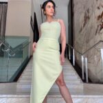 Rakul Preet Singh Instagram - For the Economic Times forum 💛 Outfit @mystiqueroseofficial @vandafashionagency Earrings @ferragamo @viangevintage Heels @aldo_shoes Styled by @anshikaav Hair @aliyashaik28 Makeup @im__sal
