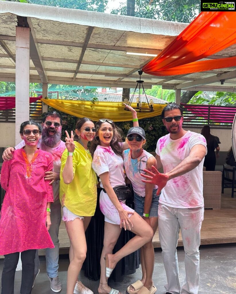 Rakul Preet Singh Instagram - True friends are never apart .. maybe in distance but never in heart !! ❤️ happy friendship day to all you people !! #lovemytribe