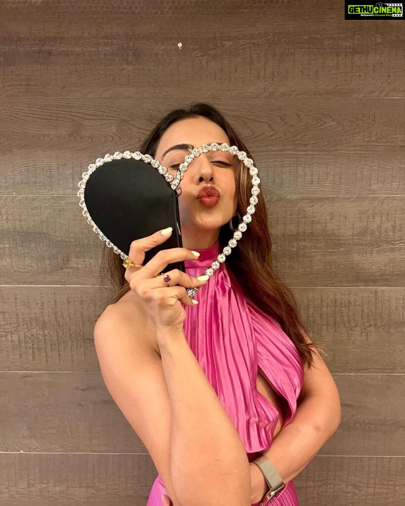 Rakul Preet Singh Instagram - I’m all hearts for this collection 🖤🖤 Haute Dreams: AiSPi at Manish Malhotra The AiSPi trunk show is back with a bedazzling, bold, glamorous collection of handbags and sunglasses for 3 days only! 5th August at the Manish Malhotra Flagship in Hyderabad 6th and 7th August digitally pan India   @aispi.co @manishmalhotra05 @manishmalhotraworld