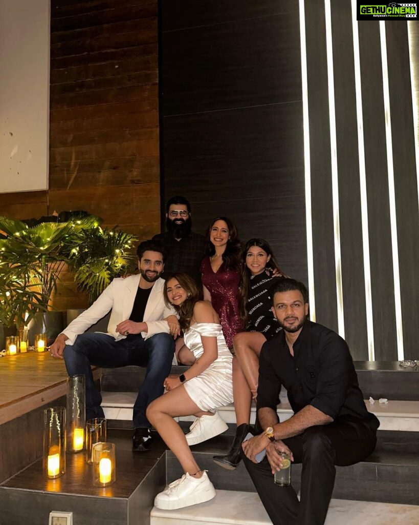 Rakul Preet Singh Instagram - True friends are never apart .. maybe in distance but never in heart !! ❤️ happy friendship day to all you people !! #lovemytribe