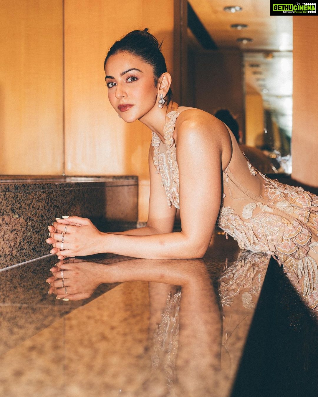 Rakul Preet Singh Instagram - To feeling glamorous and fabulous š¤ Outfit @abhisheksharmastudio Earrings @goldenwindow Rings @anmoljewellers Styled by @anshikaav Team @bhatia_tanisha @tanazfatima Hair @aliyashaik28 Makeup @im__sal Shot by @mayank0491