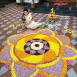 Rithika Tamil Selvi Instagram - Thiruvona pookalam 🌸 #thiruvonam #thiruvonapookalam #pookalam🌺 #onam23 #onam #onamcelebration #onamsaree #firstonam #firstonamtogether😍❤️ #onam2023 #kerala #keralagodsowncountry #keralabride #weddingjewellery #jewelry #trending #trendingnow #onamphotoshoot #rithika #rithikatamilselvi #tamil_rithika #vijaytelevision #trendingupdates #tamilserial #onamsaree