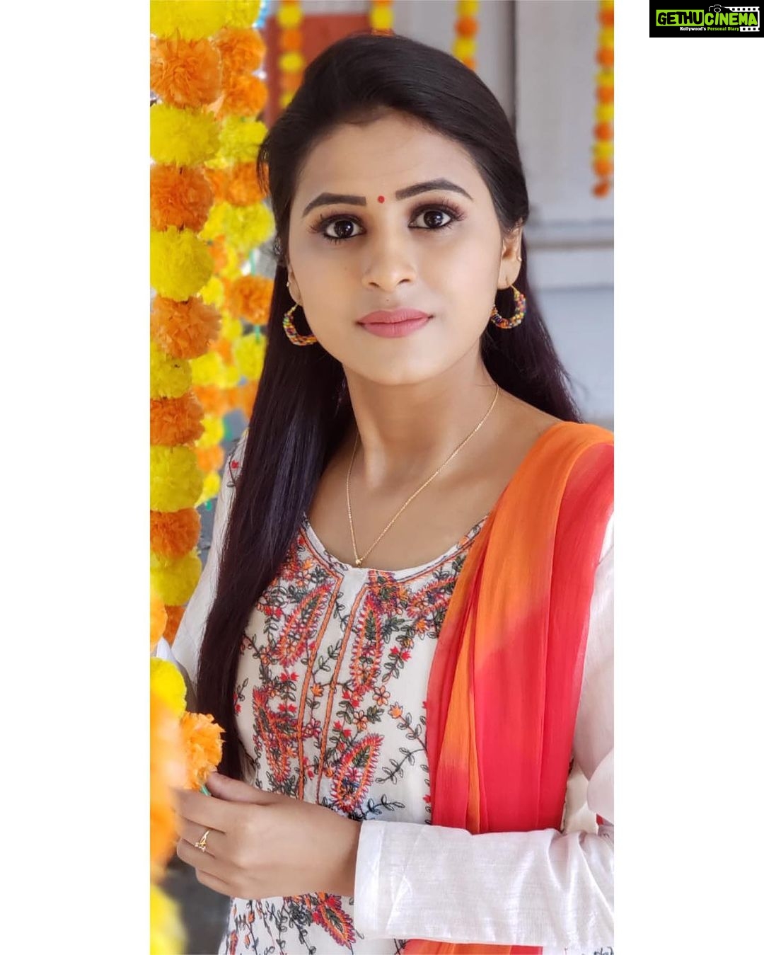 Rithika Tamil Selvi Instagram - Throwback 🧡❤️ . . . . #rithika #tamil_rithika #rithikatamilselvi #vijaystars #vijaytelevision