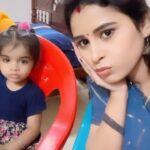 Rithika Tamil Selvi Instagram - Nila kutty lip la enna kaayam?? 🙁 . . . #tamil_rithika #vijaystars #amirthabaakiyalakshmi #nilapapa #nilakutty #rithikatamilselvi