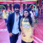 Rithika Tamil Selvi Instagram - Glad I met this great actor @imarjundas 😊 . . . . #tamil_rithika #vijaystars #vijaytelevision #cookwithcomali #cwccelebration #arjundas #rithikatamilselvi #cwc2 #cwcseason2