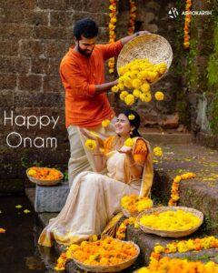 Rithika Tamil Selvi Instagram - 1st Onam 🌼🌺

#onam23 #onam #onamcelebration #onamsaree #firstonam #firstonamtogether😍❤️ #onam2023 #kerala #keralagodsowncountry #keralabride #weddingjewellery #jewelry #trending #trendingnow #onamphotoshoot #rithika #rithikatamilselvi #tamil_rithika #vijaytelevision #trendingupdates #tamilserial
