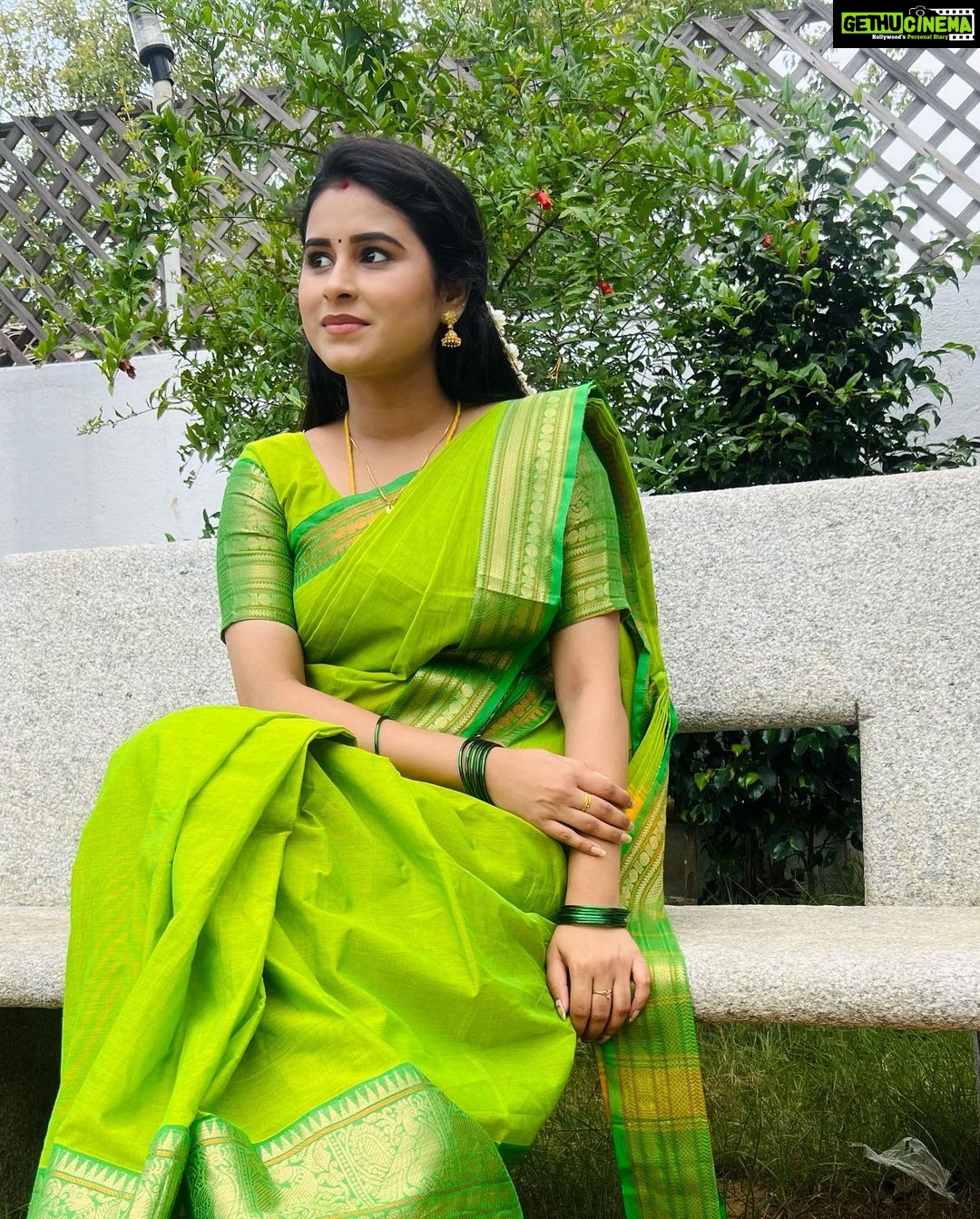 Rithika Tamil Selvi Instagram - Good morning Insta fam💚✌️ Saree @ashas_womens_collection Blouse @niraa_celebrating_fashions #rithika #tamil_rithika #amirthabaakiyalakshmi #vijaystars #baakiyalakshmi_vijaytv #baakiyalakshmi_serial #rithikatamilselvi
