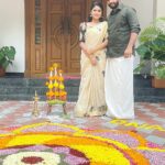 Rithika Tamil Selvi Instagram - Thiruvona pookalam 🌸 #thiruvonam #thiruvonapookalam #pookalam🌺 #onam23 #onam #onamcelebration #onamsaree #firstonam #firstonamtogether😍❤️ #onam2023 #kerala #keralagodsowncountry #keralabride #weddingjewellery #jewelry #trending #trendingnow #onamphotoshoot #rithika #rithikatamilselvi #tamil_rithika #vijaytelevision #trendingupdates #tamilserial #onamsaree