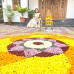 Rithika Tamil Selvi Instagram - Thiruvona pookalam 🌸 #thiruvonam #thiruvonapookalam #pookalam🌺 #onam23 #onam #onamcelebration #onamsaree #firstonam #firstonamtogether😍❤️ #onam2023 #kerala #keralagodsowncountry #keralabride #weddingjewellery #jewelry #trending #trendingnow #onamphotoshoot #rithika #rithikatamilselvi #tamil_rithika #vijaytelevision #trendingupdates #tamilserial #onamsaree