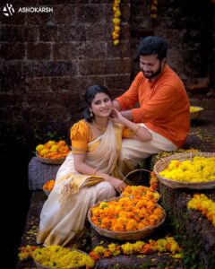 Rithika Tamil Selvi Instagram - 1st Onam 🌼🌺

#onam23 #onam #onamcelebration #onamsaree #firstonam #firstonamtogether😍❤️ #onam2023 #kerala #keralagodsowncountry #keralabride #weddingjewellery #jewelry #trending #trendingnow #onamphotoshoot #rithika #rithikatamilselvi #tamil_rithika #vijaytelevision #trendingupdates #tamilserial