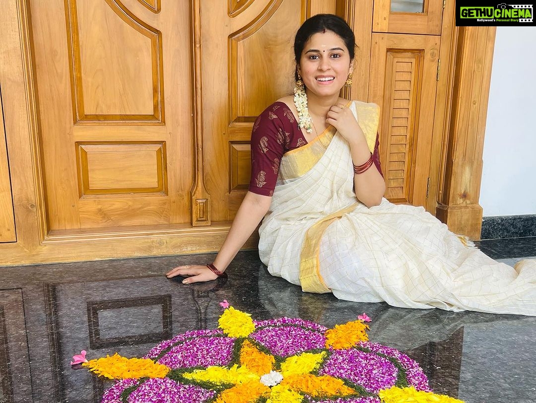 Rithika Tamil Selvi Instagram - UTHRADAM 🌺🌼🌸 . . . . #onam23 #uthradam #uthradam🌷 #onamcelebration #onamspecial #onam2023 #tamil_rithika #rithikatamilselvi #firstonam #onamseason