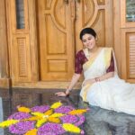 Rithika Tamil Selvi Instagram - UTHRADAM 🌺🌼🌸 . . . . #onam23 #uthradam #uthradam🌷 #onamcelebration #onamspecial #onam2023 #tamil_rithika #rithikatamilselvi #firstonam #onamseason