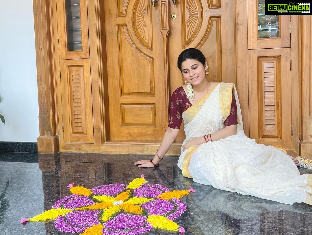 Rithika Tamil Selvi Instagram - UTHRADAM 🌺🌼🌸 . . . . #onam23 #uthradam #uthradam🌷 #onamcelebration #onamspecial #onam2023 #tamil_rithika #rithikatamilselvi #firstonam #onamseason