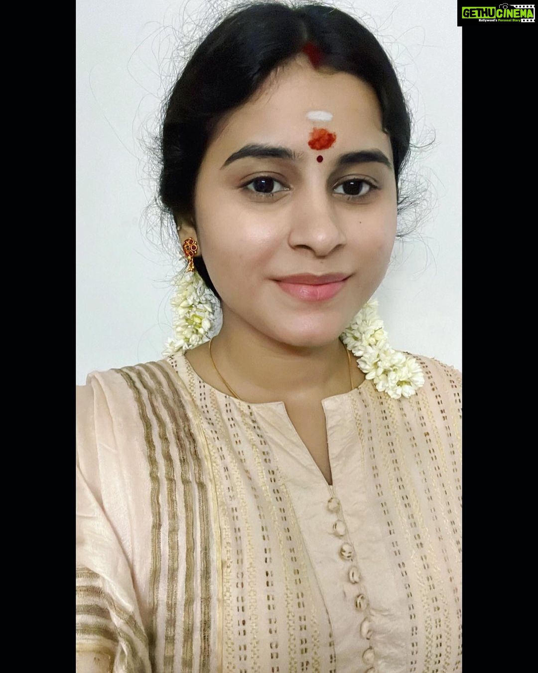 Rithika Tamil Selvi Instagram - Sashti dinam 🙏🏻😊 . . . . #rithika #tamil_rithika #rithikatamilselvi #rithikavijaytv