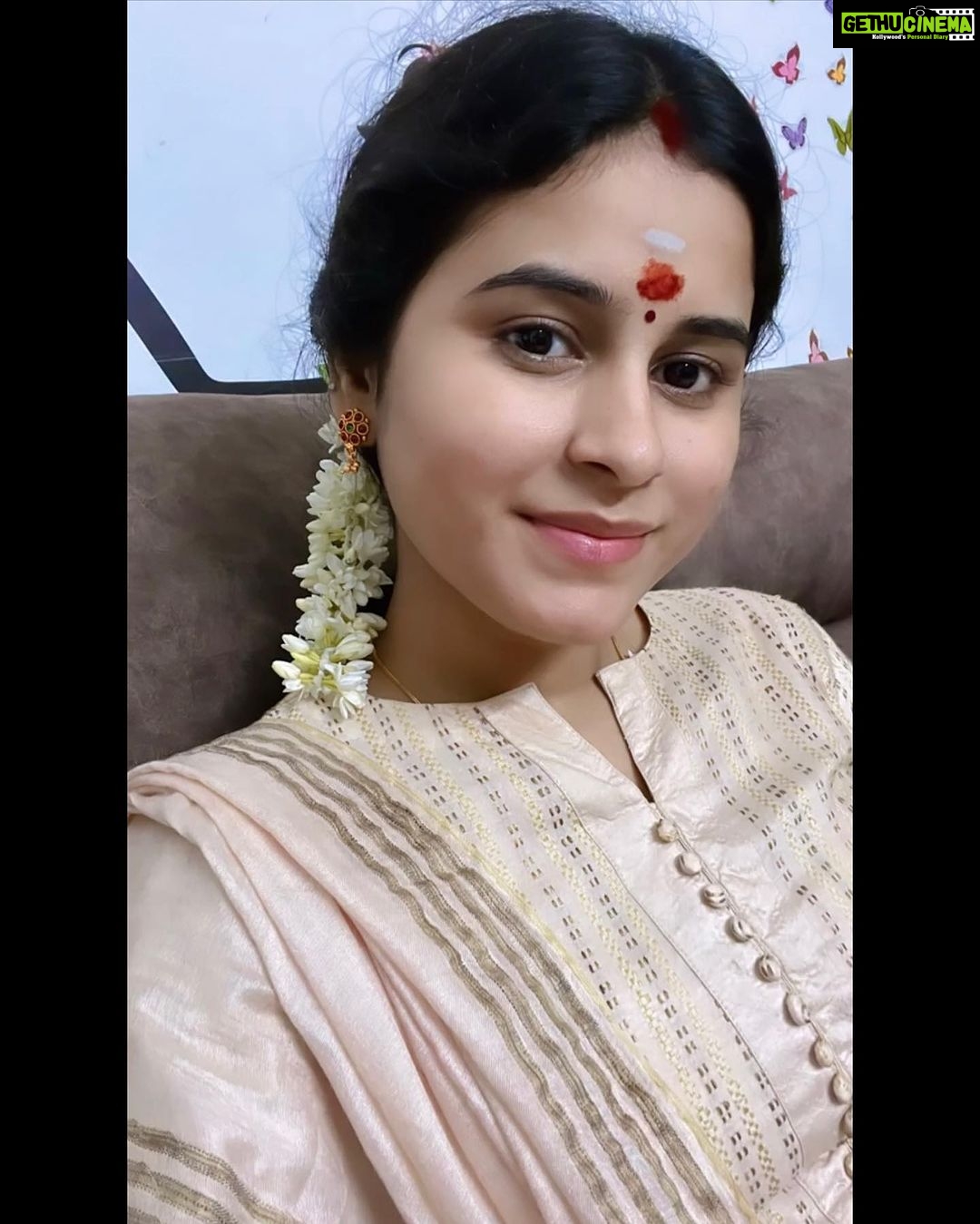 Rithika Tamil Selvi Instagram - Sashti dinam 🙏🏻😊 . . . . #rithika #tamil_rithika #rithikatamilselvi #rithikavijaytv