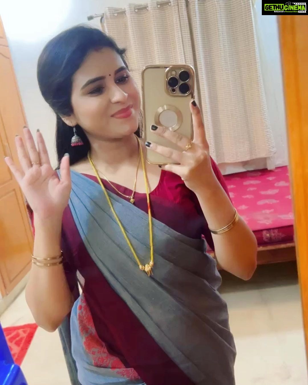 Rithika Tamil Selvi Instagram - It’s been more than 3years I’ve played as Amirtha. The love for her is unconditional and I’m so grateful to each & everyone for the support u had given 🙏🏻 It was my decision to take a short break . Life has its own plans, Some things are meant to happen for reasons. Let’s keep moving forward by hoping for the good in future!! The messages & comments that I received from everyone made me realise the connect u have with me in person which is overwhelming🥹 Thanks for your love and faith🥰 I’ll be back soon as u all wished🤞 Will miss my BL team & co-stars ❤️, thanks to my director @davidjohn.charlie production @venusinfotainment & @saiganeshbabu76 ji & @vijaytelevision for this project. Will meet u all very soon . With love & gratitude, Amirtha (RITHIKA TAMILSELVI)❤️ #rithika #amirthabaakiyalakshmi #baakiyalakshmi_vijaytv #baakiyalakshmi_serial #Amirthajourney #tamil_rithika #rithikavijaytv #vijaystars #vijaytelevision #baakiyalakshmi #ezhilamirtha #ezhilamirtha_fc #vijaytvserial #tamilserial #vijaytvserials #televisionupdates