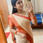 Rithika Tamil Selvi Instagram - 🧡✌️ Saree @ashas_womens_collection Blouse @niraa_celebrating_fashions . . . . #rithika #tamil_rithika #vijaystars #vijaytelevision #amirthabaakiyalakshmi #baakiyalakshmi_vijaytv #baakiyalakshmi_serial #rithikatamilselvi #sareelove #traditionalsaree #cottonsaree