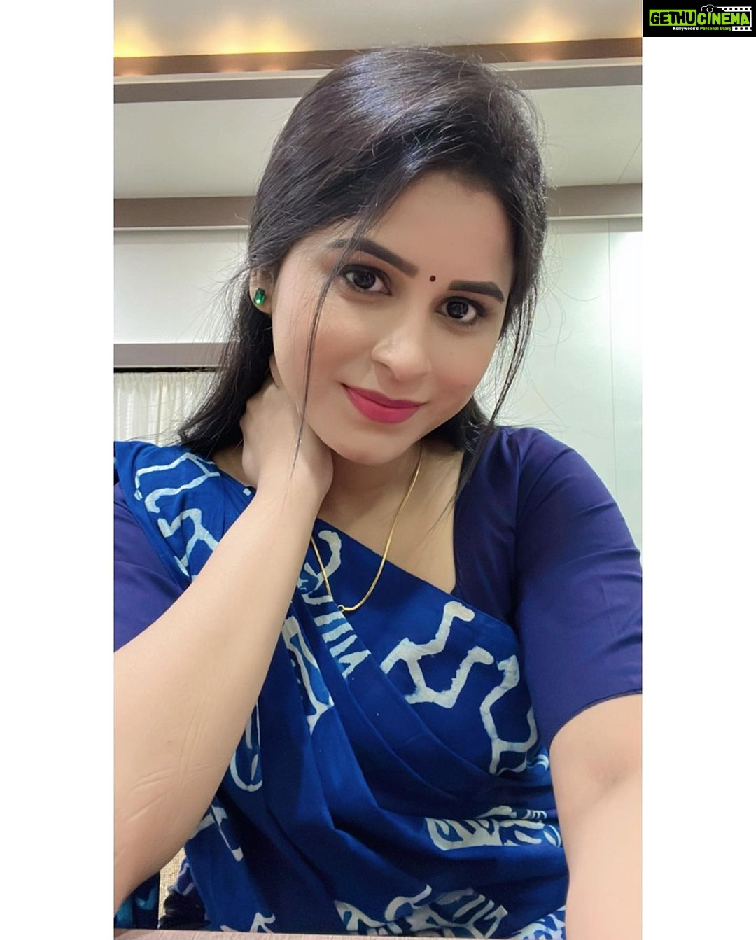 Rithika Tamil Selvi Instagram - Happy morning everyone ππ«Άπ» . . . . #morningselfie #mirrorselfie #tamil_rithika #morningvibes #rithikatamilselvi #baakiyalakshmi_serial #amirthabaakiyalakshmi #vijaystars #vijaytelevision