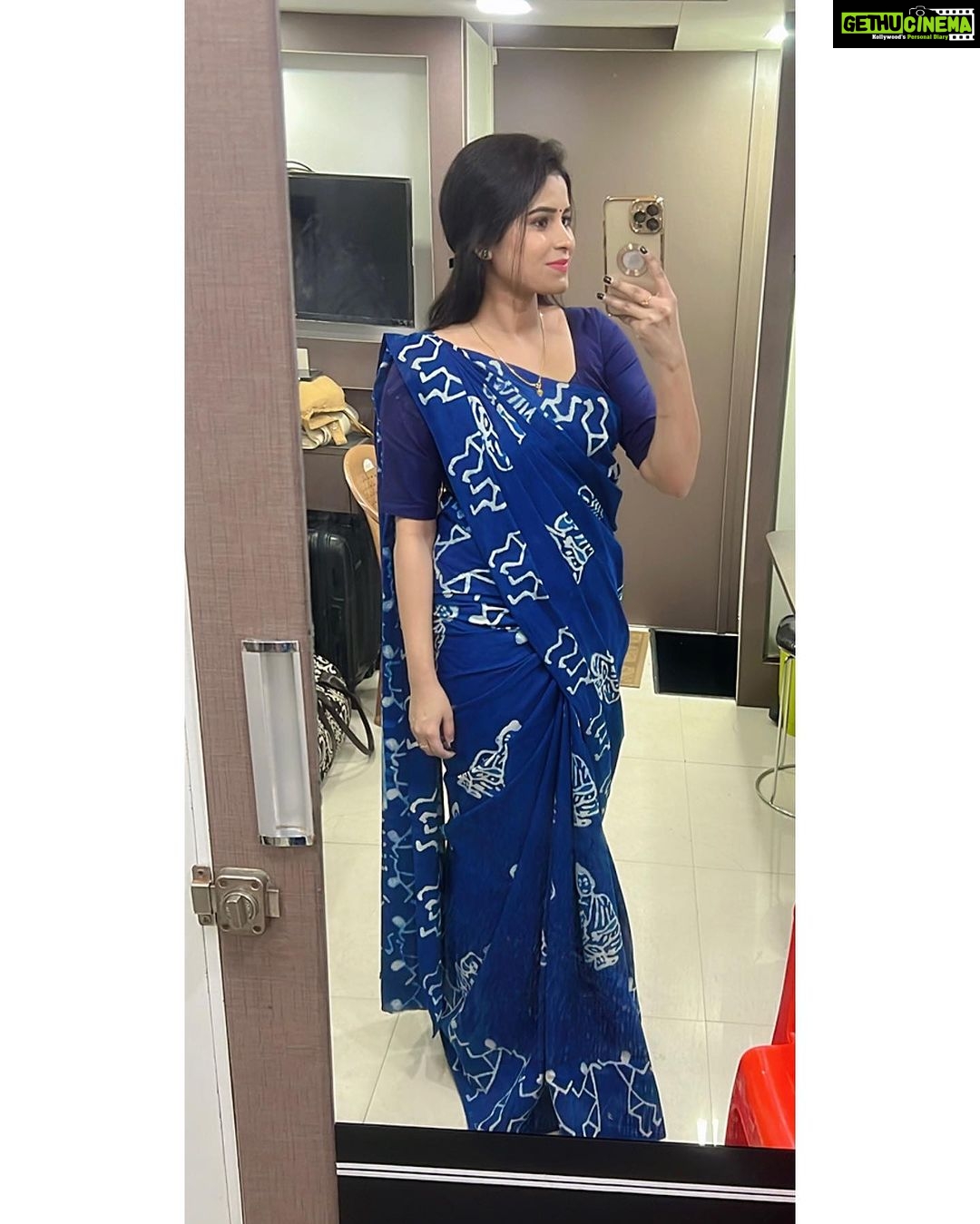 Rithika Tamil Selvi Instagram - Happy morning everyone ππ«Άπ» . . . . #morningselfie #mirrorselfie #tamil_rithika #morningvibes #rithikatamilselvi #baakiyalakshmi_serial #amirthabaakiyalakshmi #vijaystars #vijaytelevision