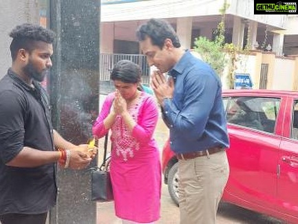 Rithika Tamil Selvi Instagram - Behind the scenes with our Baakiyalakshmi team members ☺️ Picture credits & the smile on our face is bcz of our director @davidjohn.charlie sir 😄 @divya_ganesh_official #gopibaakiyalakshmi . . . . #vijaystars #vijaytelevision #baakiyalakshmi_serial #baakiyalakshmi_vijaytv #tamil_rithika