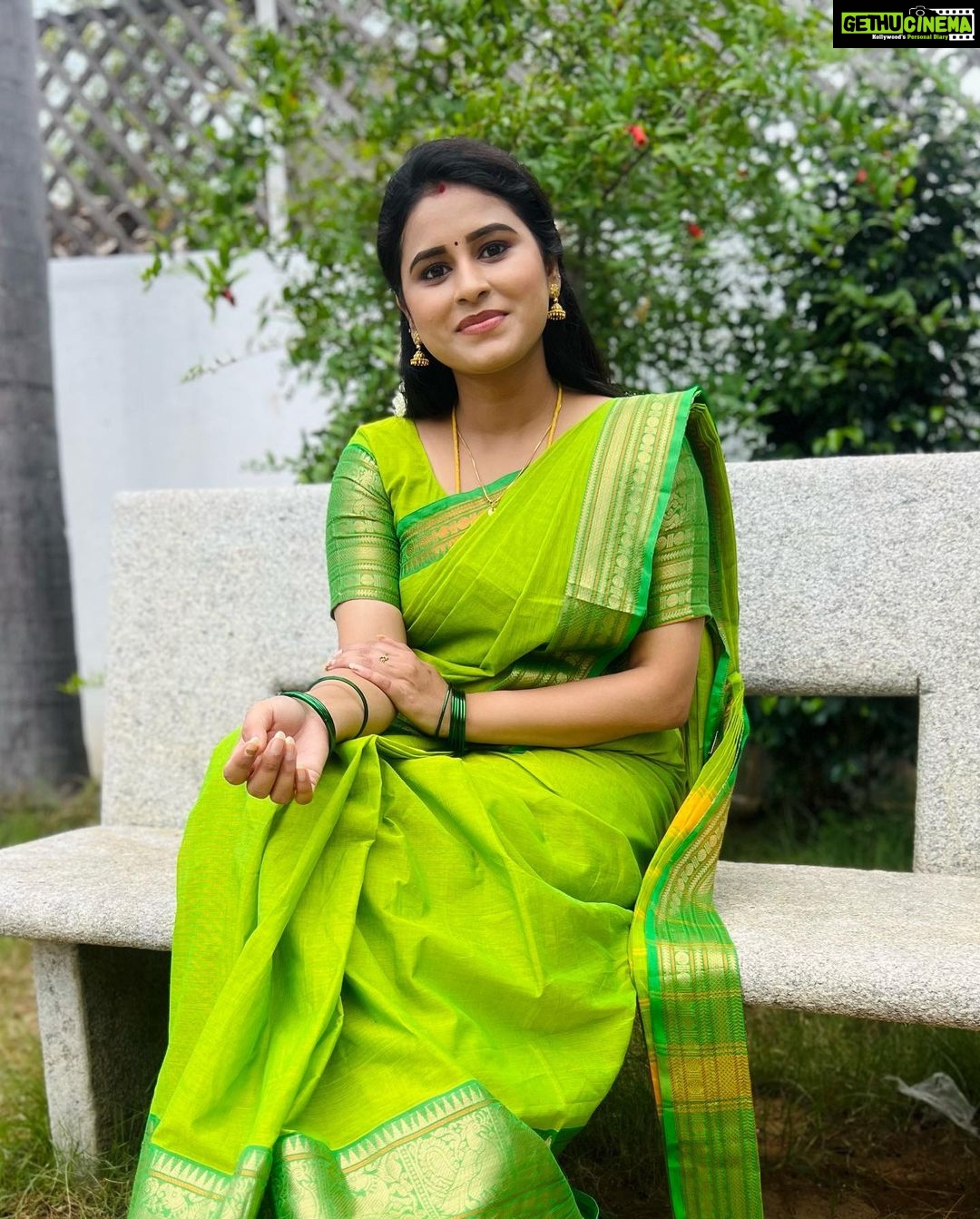 Rithika Tamil Selvi Instagram - Good morning Insta fam💚✌️ Saree @ashas_womens_collection Blouse @niraa_celebrating_fashions #rithika #tamil_rithika #amirthabaakiyalakshmi #vijaystars #baakiyalakshmi_vijaytv #baakiyalakshmi_serial #rithikatamilselvi