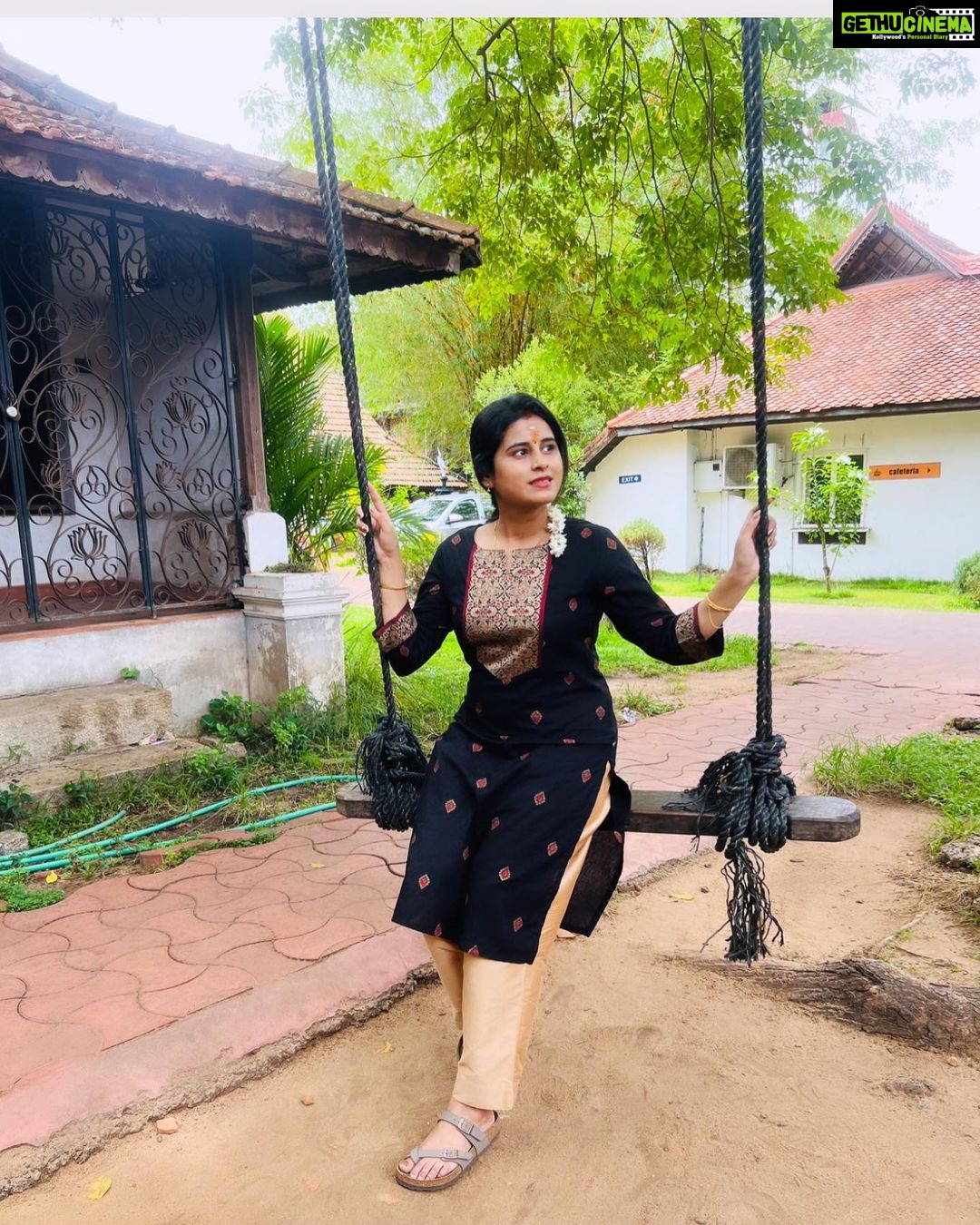 Rithika Tamil Selvi Instagram - All about today 😇🙏🏻 . . . #positivevibesonly #trivandrumdiaries #trivandrum #padmanabhaswamytemple #kuthiramalika_palace❤️ #kuthiramalika #aazhimala #rithika #tamil_rithika #rithikatamilselvi #vijaystars Trivandrum