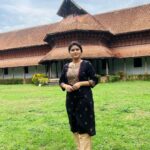 Rithika Tamil Selvi Instagram - All about today 😇🙏🏻 . . . #positivevibesonly #trivandrumdiaries #trivandrum #padmanabhaswamytemple #kuthiramalika_palace❤️ #kuthiramalika #aazhimala #rithika #tamil_rithika #rithikatamilselvi #vijaystars Trivandrum