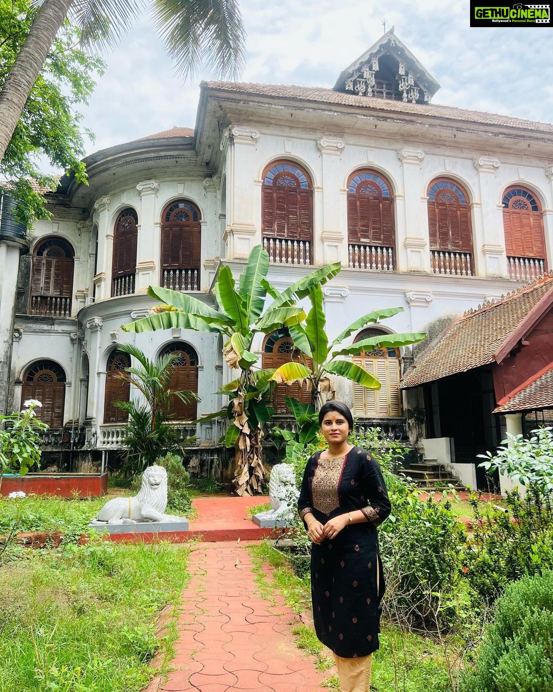 Rithika Tamil Selvi Instagram - All about today 😇🙏🏻 . . . #positivevibesonly #trivandrumdiaries #trivandrum #padmanabhaswamytemple #kuthiramalika_palace❤️ #kuthiramalika #aazhimala #rithika #tamil_rithika #rithikatamilselvi #vijaystars Trivandrum